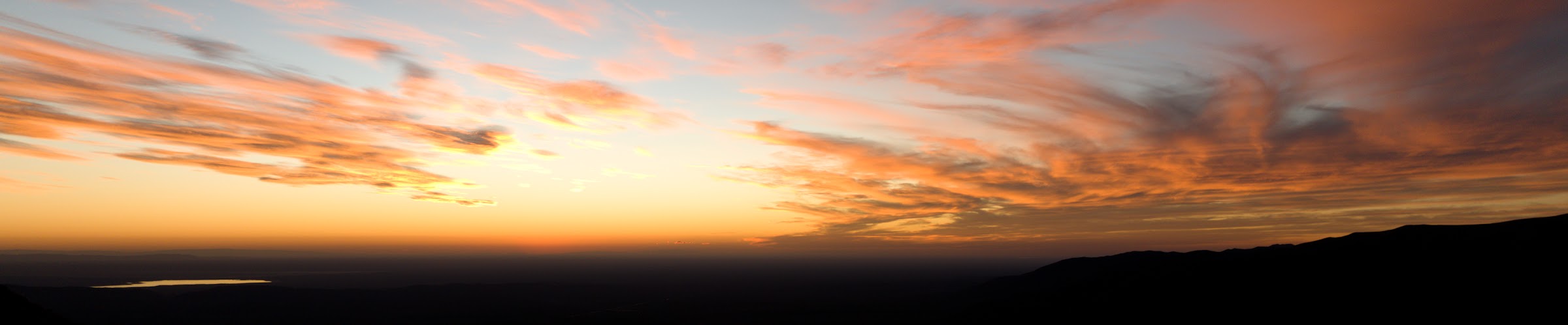 The horizon over the plain below the sierras at dusk