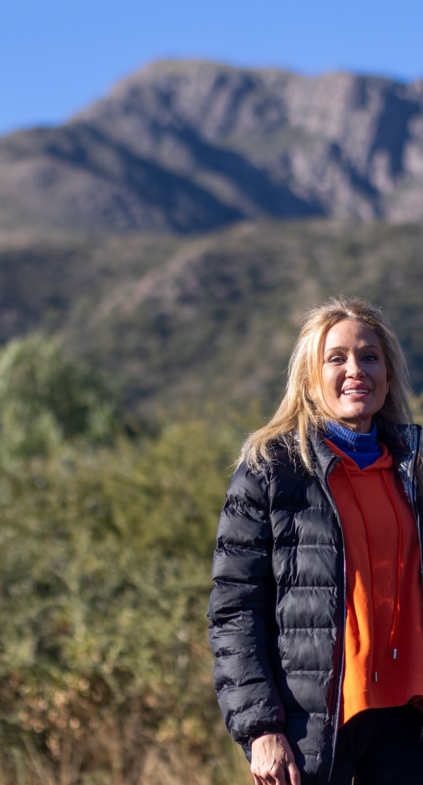Leesa Rowland below Cerro Uritorco